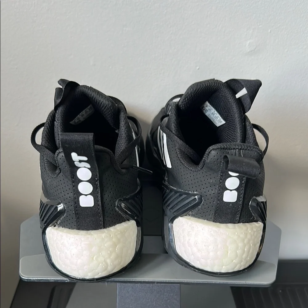 Adidas Black Athletic Sneakers / like new